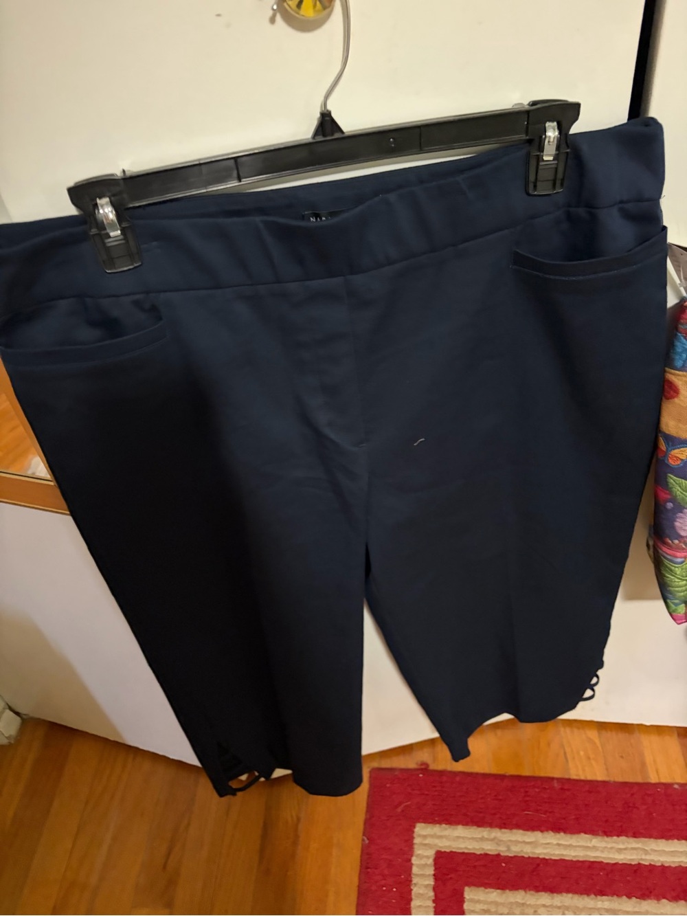 Navy capri